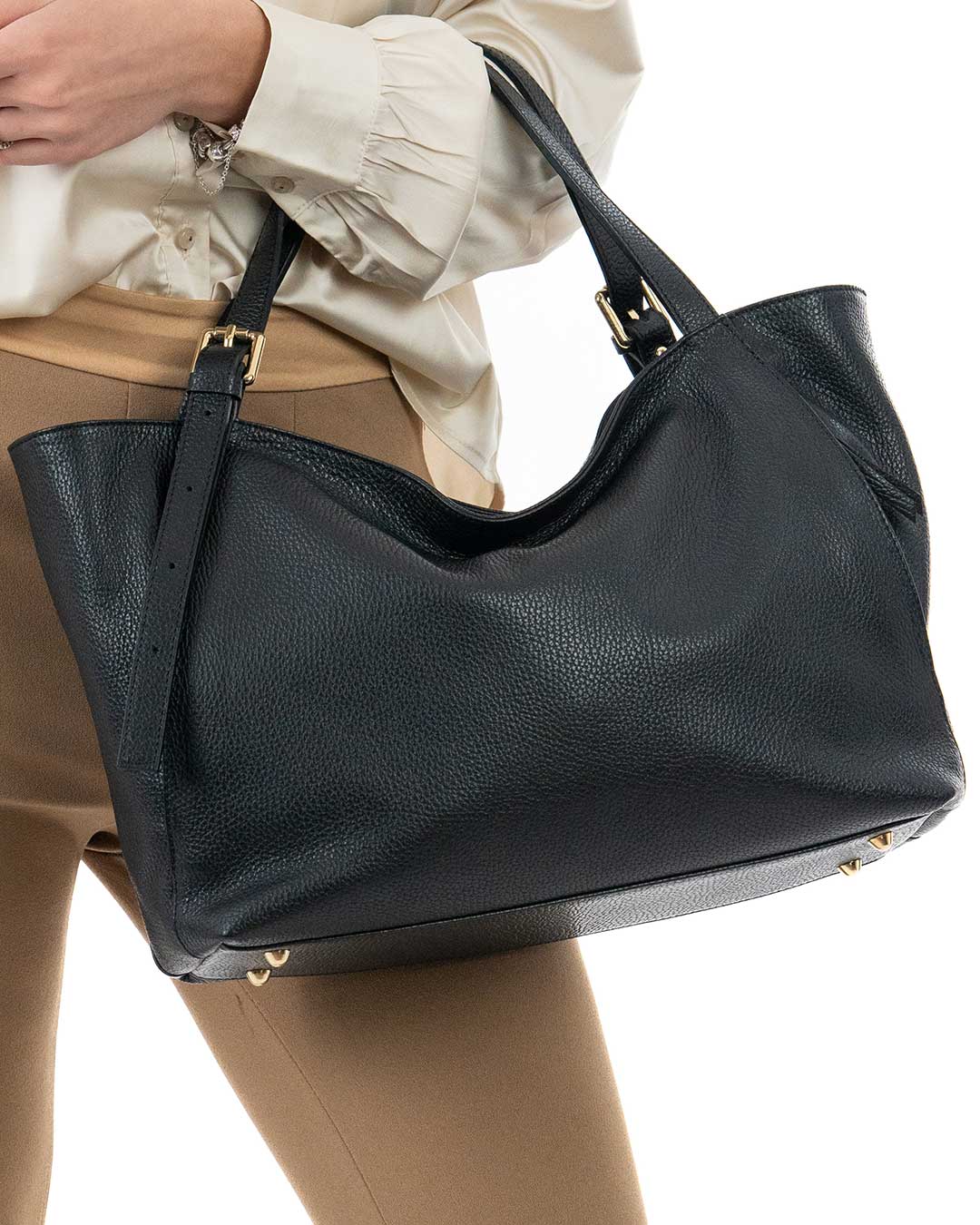 <b> MELISSA </b> Borsa a spalla in vera pelle martellata colore nero con manici regolabili